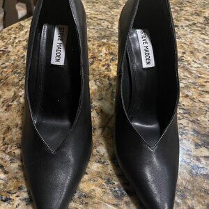 Steve Madden Black Soft Leather Classic Pumps